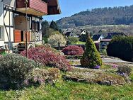 EIN LANDSITZ IM SPESSART - FACHWERKENSEMBLE MIT 2 HÄUSERN UND BAUPLATZ - Laufach