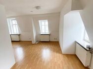 Großzügige 1-Zimmer DG Wohnung in der Innenstadt von Coburg - Coburg