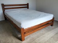 Massivholz-Bett zu verschenken inkl. etwas betagter Matratze - Bamberg
