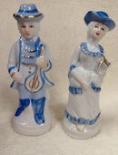 Porzellanfiguren mit Instrument in 01069