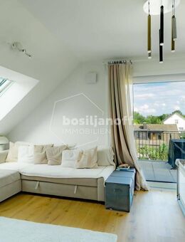 HOCHWERTIGE 3-ZIMMER-DACHGESCHOSSWOHNUNG MIT GROSSEM BALKON IN RUHIGER LAGE - München