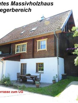 JUNGES ÖKOLOGISCHES BLOCKBOHLENHAUS IN ORTSRANDLAGE - Eyendorf