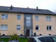 Überruhr-Holthausen: Renovierte 3-Zi.-EG-Whg. mit toller, eigener Terrasse und ebenerdiger Dusche - Essen