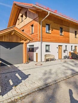 schöne, moderne Landhaus-Neubau Doppelhaushälfte bei Bad Tölz - Greiling