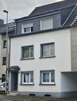 Leverkusen Quettingen, Zentrale Lage, 3 Familienhaus mit Innenhof, 3 PKW Garagenstellplätze und einem Garten- Haus - Leverkusen