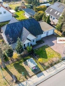 IMMOBERLIN.DE - Schmuckes Haus mit Südterrassen & Garagen in ländlicher Lage - Fredersdorf-Vogelsdorf