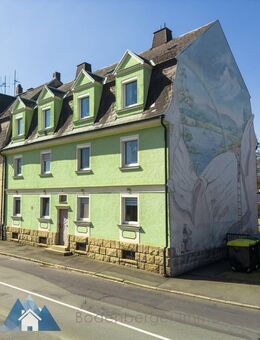 Kapitalanlage: Mehrfamilienhaus mit 15 Garagen neben geplanter Hochschule (Designstudio) in Selb. - Selb
