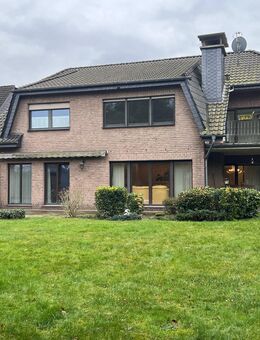 Großes Zwei- bis Dreifamilienhaus mit riesigem Garten und drei Garagenstellplätzen in Ortsrandlage! - Duisburg