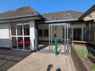 *** Geräumiger Winkelbungalow mit Doppelgarage, Kamin und Wintergarten *** ! - Emstek
