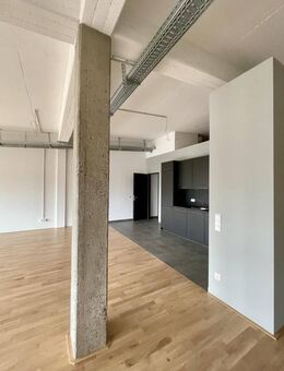 Loftwohnung im Tabakquartier. Einbauküche, Parkettboden, Wannenbad und ein großer Balkon! - Bremen
