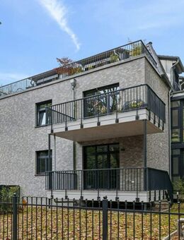 Exklusive Neubauwohnung mit zwei Stellplätzen und Terrasse in Stadtvilla in HH-Wellingsbüttel - Hamburg