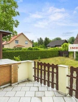 IMMOBERLIN.DE - Attraktives Haus mit Südwestterrasse, Nebengebäude & Gestaltungspotential in familiärer Lage - Potsdam