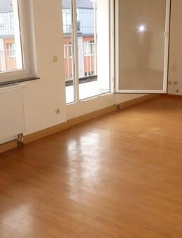 RESERVIERT !! Helle freundliche Dachgeschosswohnung mit großem Balkon, ideal für ein junges Paar - Würselen