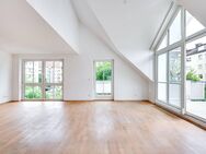 AIGNER - Lichterfülltes Dachgeschoss: Wohnen auf zwei Etagen mit Südterrasse - am Agricola-Park - München