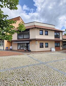 Gelegenheit! Lichtvolle Stadtwohnung mit Garage: DIE Alternative zum Haus! - Rödental