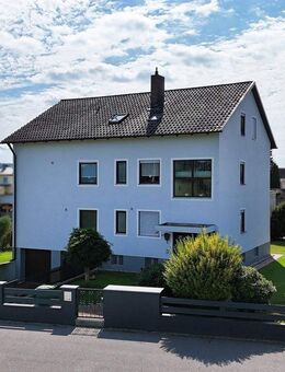 Ruhig gelegenes 2-Familienhaus mit ELW und 2 Garagen in Teublitz/Katzdorf - Teublitz