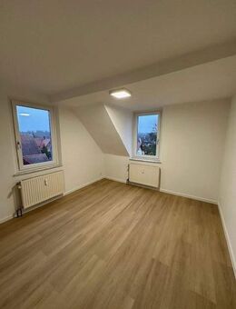 Erstbezug nach Sanierung! 2 Zimmer plus große Wohnküche, inkl. EBK und neuwertigem Bad! - Nürnberg