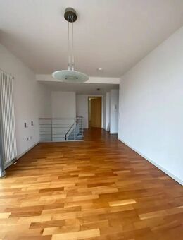 Wunderschöne 3,5 Zimmer Wohnung mit Balkon Mitten in Stuttgart - Stuttgart