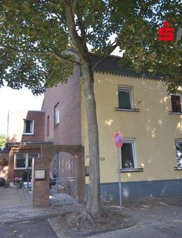 Zweifamilienhaus mit Garage und großem Grundstück - Baesweiler