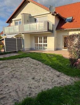 Bezugsfrei ! Terrassenwohnung mit Gartenanteil im Maisonettestil . - Hirschaid