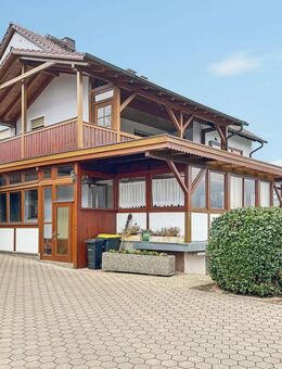 Gepflegtes Zweifamilienhaus mit Wintergarten, großem Grundstück & Entwicklungspotenzial in Haag - Haag