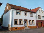 Mackenbach Großzügiges Einfamilienhaus mit weitläufigem Grundstück und Garage in zentraler Lage - Mackenbach