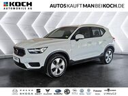 Volvo XC40, Momentum, Jahr 2021 - Berlin