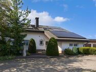 2-Familienhaus mit Büro, 2 Einliegerwohnungen, Garagen, Garten und separatem Gewerbegrundstück / Bauhof in 79211 Denzlingen - Denzlingen