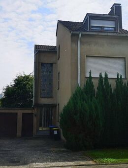 Modernisierungsbedürftiges Einfamilienhaus DHH mit Keller und Garage in ruhiger zentraler Lage - nähe Volksgarten - Mönchengladbach