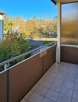 Charmante 3-Zimmer-Wohnung mit Balkon, Garage & 2-Stellplätzen - Ihr neues Zuhause in Eislingen - Eislingen (Fils)