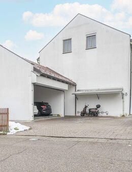Attraktive 2-Zimmer-Erdgeschosswohnung mit Garten und Garage in Unikliniknähe - Regensburg