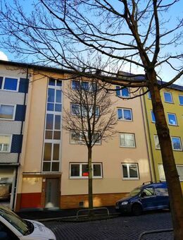 Zentrale 2,5 Zimmer Dachgeschoss Wohnung mit moderner Einbauküche - Kassel