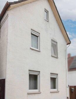 Charmantes Einfamilienhaus mit eigenem Hof, Garten, Garage und Scheune - Biblis
