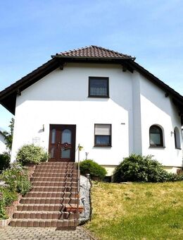 Luxuriöses Anwesen bei Frohburg: Eleganz und Komfort mit Garten, Terrasse und Kamin, ideal gelegen zwischen Leipzig und Chemnitz - Frohburg