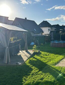 Familienfreundliches Zweifamilienhaus in Hiddenhausen mit gepflegtem Garten! - Hiddenhausen