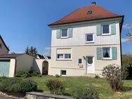 Renovierungsbedürftiges nettes Einfamilienhaus mit Garage, sofort frei - Crailsheim