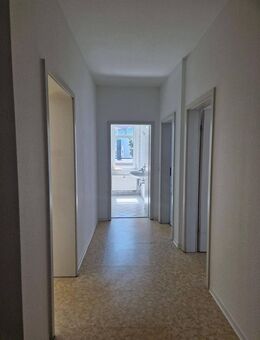 Zentral gelegene 2-Raum-Wohnung mit Balkon - Eisenberg (Thüringen)