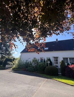 ZU VERKAUFEN: Sehr gepflegtes Ein-/ Zweifamilienhaus mit Doppelgarage + Garten + Wintergarten und viel Platz für die ganze Familie - Welver