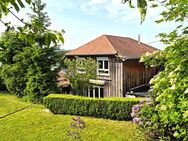 Mehrfamilienhaus mit drei Wohneinheiten, Garagen, Garten, Streuobstwiese/Koppel und Mega-Fernblick! - Ollmuth