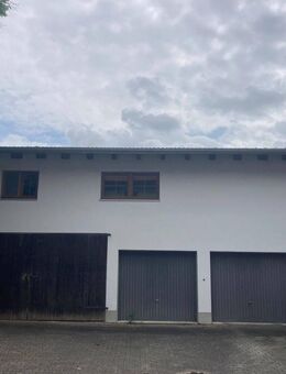 2 Zimmer Whg mit Hauscharakter, Doppel - Garage und grosser Terrasse/Balkon - Essenbach