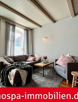 Geschmackvolles Zweifamilienhaus im Gardinger Ortskern mit PKW-Stellplätzen - Garding