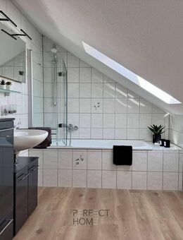 Oben wohnen, ruhig leben - modernisierte 2-Zimmer-Wohnung in ruhiger Lage vom Kreuzgrund - Heilbronn