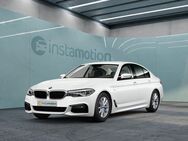 BMW 530, i Limousine M Sport H K Massage, Jahr 2019 - München