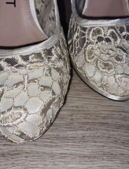 NEU und ungetragen * Blumen * Blüten * Flower * Lace- Spitze * High- Heels * Plateau * Pumps * Schuhe "BODYFLIRT" Gr. 37- 38/ 5 * cremè- beige * - Riedlingen