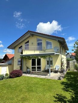 Sehr gepflegte Doppelhaushälfte mit ELW und Garten in Isny-Ortsrandlage - Isny (Allgäu)