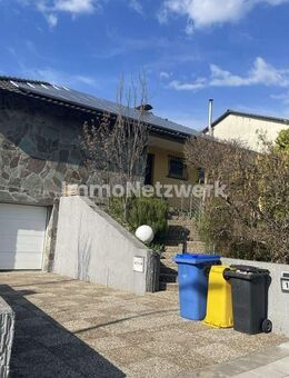 Stilvolles Einfamilienhaus in Altleiningen: Premium-Ausstattung trifft auf naturnahes Wohnen - Altleiningen