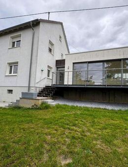 FREE STANDING HOUSE! w/ kitchen, 4 parking spaces & XXL terrace - 11 Minutes to Clay Kaserne - Wiesbaden