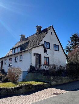 Einfamilienhaus mit ehemaligem separatem Praxisbereich in Fritzlar-Züschen - Fritzlar