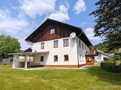 2 Häuser (gepflegtes Doppelhaus mit insgesamt 3 Wohnungen) in Spiegelau-Ortsteil zum Preis von einem!!!