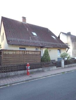 Vermietetes 1-2 Familienhaus mit 2 Garagen in Feucht - Feucht